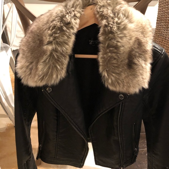 Super comfy with removable fur! Love this jacket - Picture 3 of 4